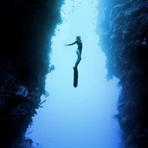 我被八个男人玩到早上H
